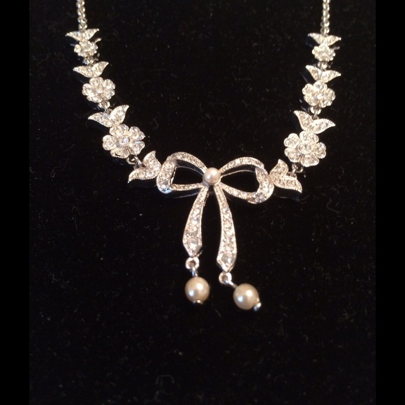 Carolee crystal and pearl necklace - Picture 2 of 4