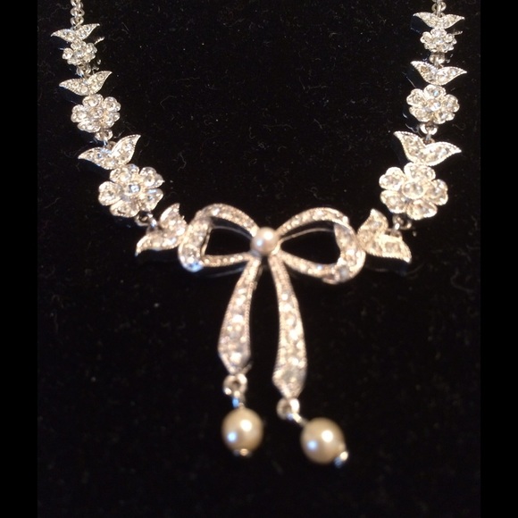 Carolee crystal and pearl necklace - Picture 3 of 4