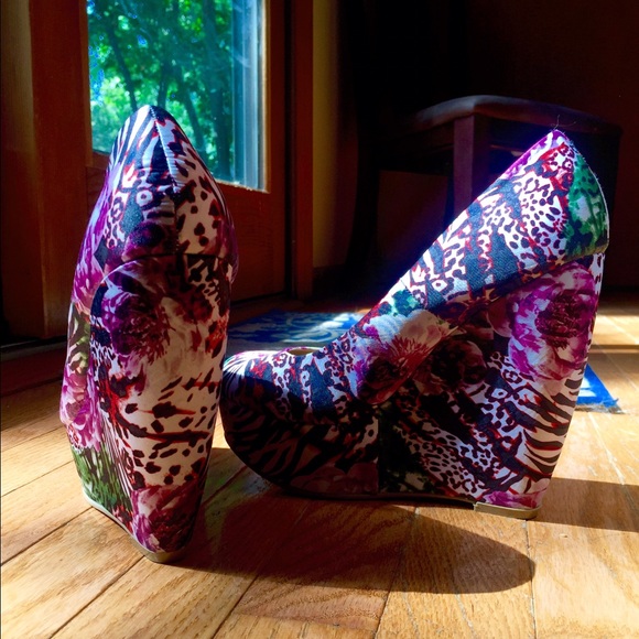 Call it Spring! Wedges - Picture 2 of 4