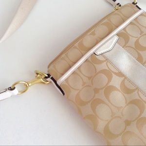 host pick! 🎉 coach crossbody purse