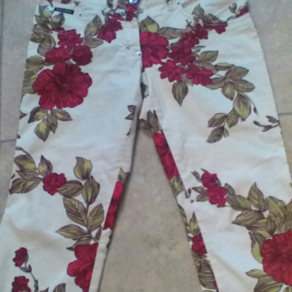 Dolce & Gabbana Pants - Dolce&Gabbana Floral Capri length pants