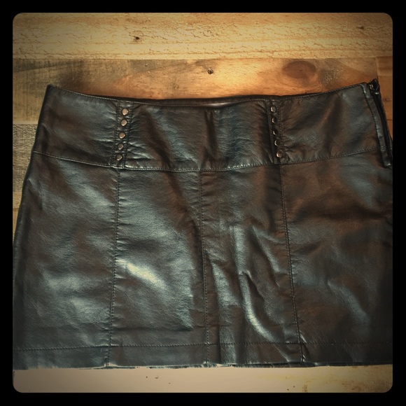 Faux leather mini skirt + reversible fur vest.