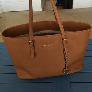 Authetic Michael Kors Jet Set Travel Medium Tote