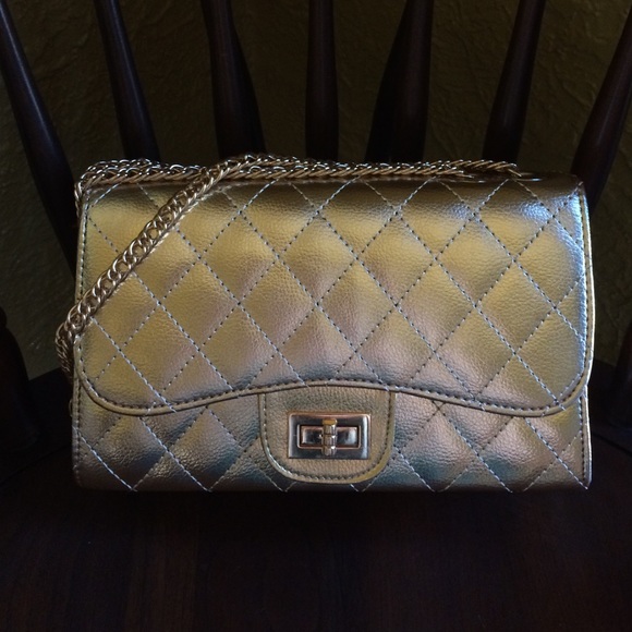 Gold Purse w/ Adjustable Gold Chain Strap - Picture 1 of 4