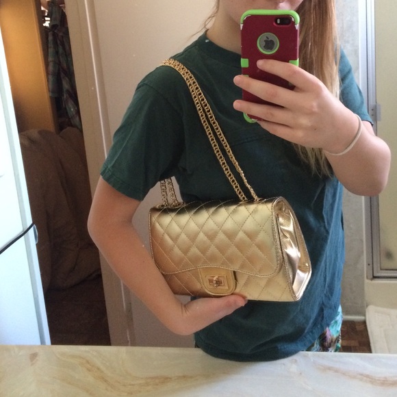 Gold Purse w/ Adjustable Gold Chain Strap - Picture 2 of 4