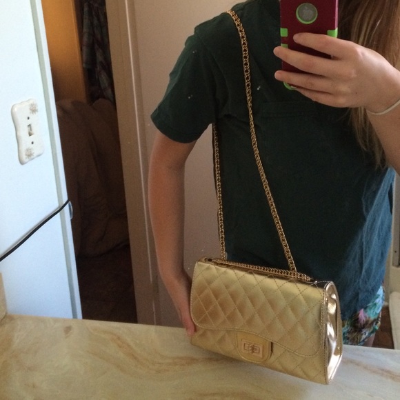 Gold Purse w/ Adjustable Gold Chain Strap - Picture 3 of 4