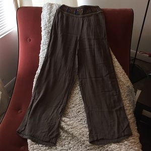 Stylish pants. Hardly worn. Super cute