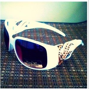 ⚠️ON HOLD⚠️White stylish sunglasses