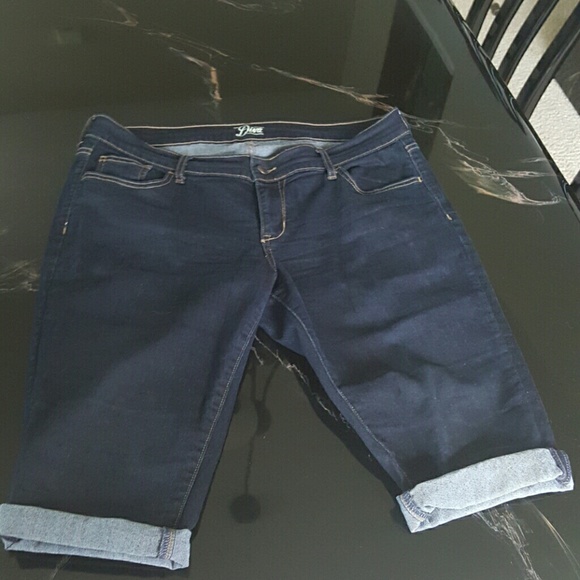 "The Diva" Old Navy capri pants. Size 14