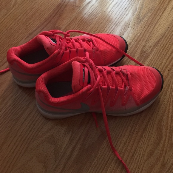 Nike vapor tour 9.5