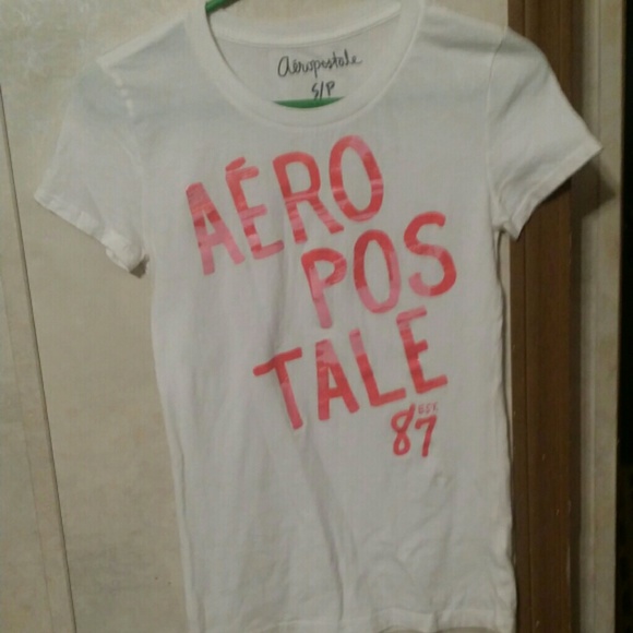 🎃 Aeropostale tee size small (3 for  $10)