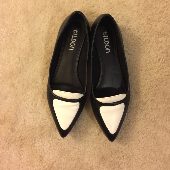 Black and white pointy flats