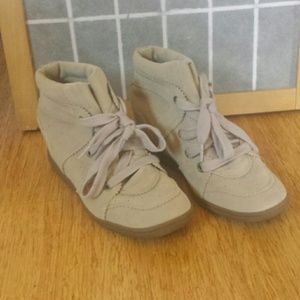 Skechers wedged tennis shoes