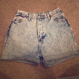 Stone washed- high waisted shorts