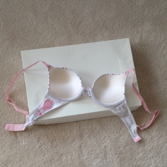 ❌SOLD❌NWOT Feminine Cheetah Patterned VS Bra - Picture 2 of 3