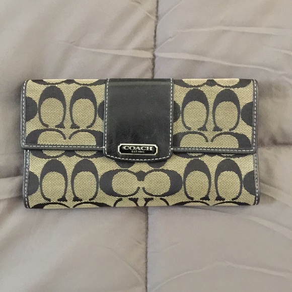 MUST SELL 100% Authentic Coach Wallet