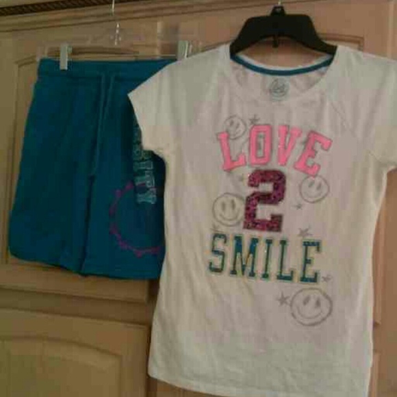 2pc short set by So