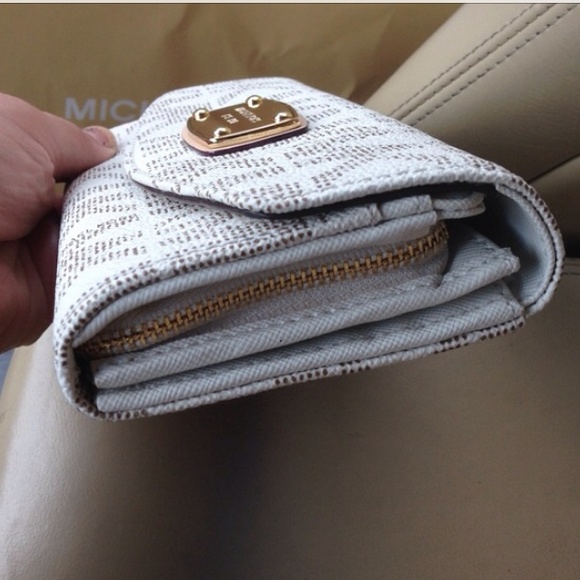 Michael Kors wallet in vanilla - Picture 3 of 4