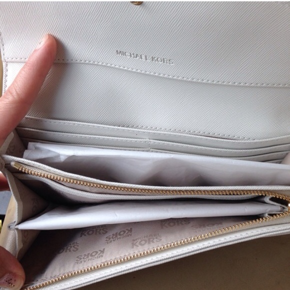 Michael Kors wallet in vanilla - Picture 4 of 4