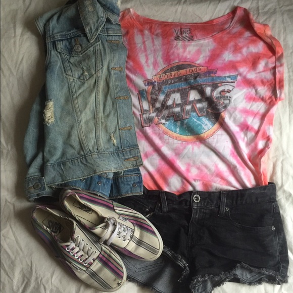 Light wash Levi's denim vest
