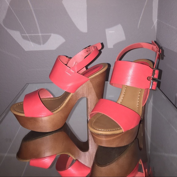 Coral heels - Picture 1 of 1