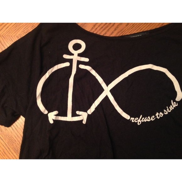 🌀SALEE🌀"Refuse to Sink" Crop Top - Picture 2 of 3