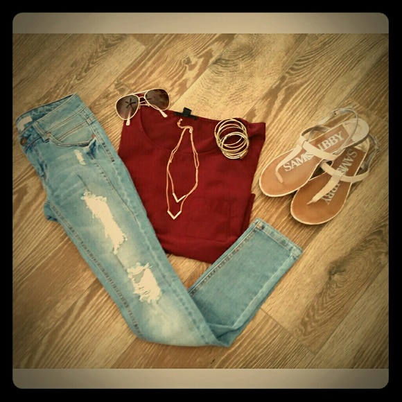 Distressed light wash skinny jeans