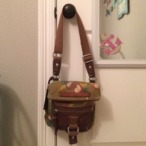 ADORABLE Fossil Messenger Bag
