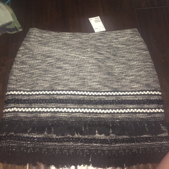Black textured H&M skirt