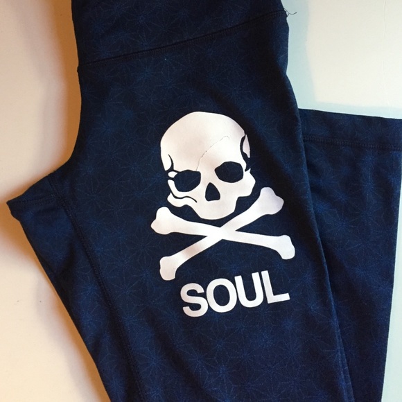 SoulCycle/Lululemon printed blue skull leggings