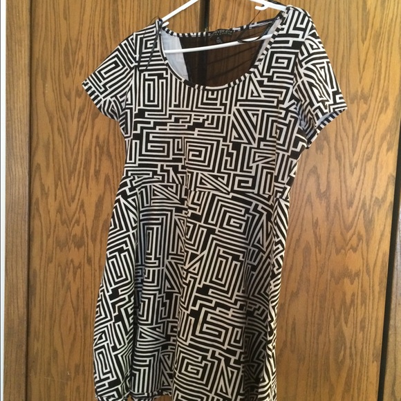 Forever 21 Dresses & Skirts - Black and white dress