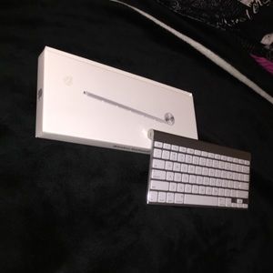 Wireless Apple keyboard
