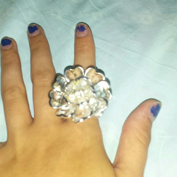 Flower ring - Picture 2 of 2