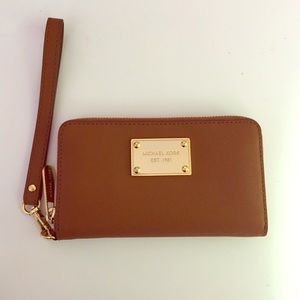 Michael Kors wristlet