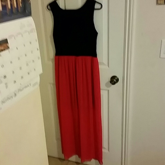 New Long red dress - Picture 2 of 3