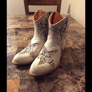 Frye Cowboy Deborah Star Short Boots