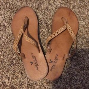 American Eagle flip flops