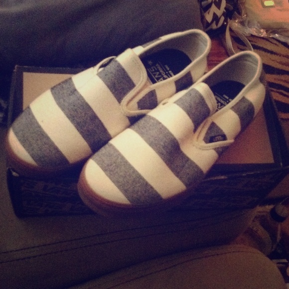 Vans Shoes - BRAND NEW SIZE 8 VANS💥