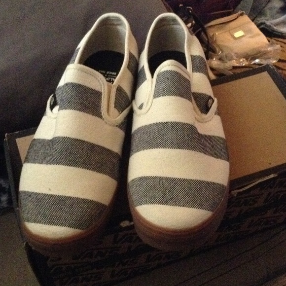 BRAND NEW SIZE 8 VANS💥 - Picture 2 of 4