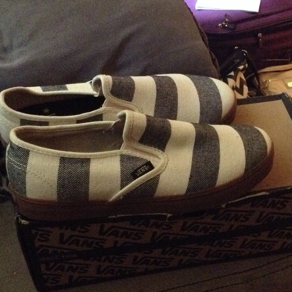 BRAND NEW SIZE 8 VANS💥 - Picture 3 of 4