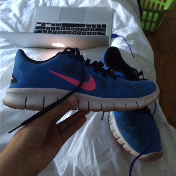 Nike Shoes - NIKE free run 5.0 sneakers
