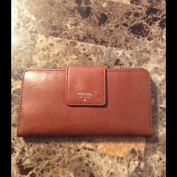 Fossil Tab Wallet Clutch✂️price lower