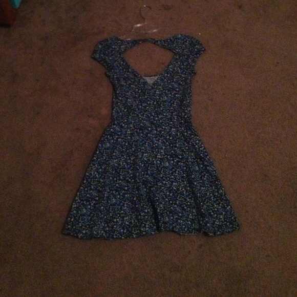 Cute floral dress. - Picture 2 of 2