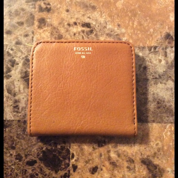 Fossil Tan Light Brown Bifold ✂️price lower