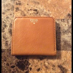 Fossil Tan Light Brown Bifold ✂️price lower