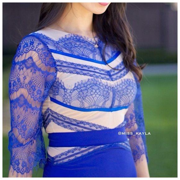 Elegant Blue Lace Dress - Picture 4 of 4