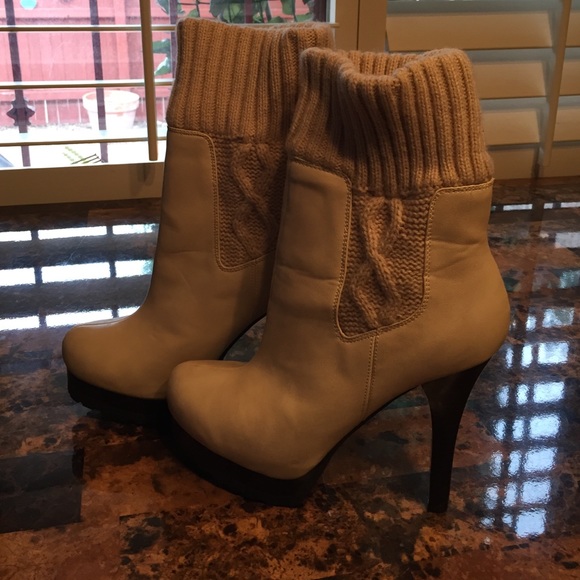 White Jennifer Lopez boots ❤️