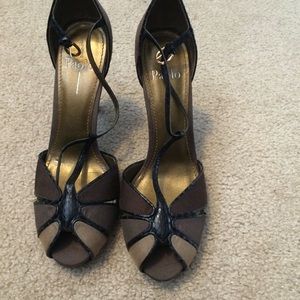 T strap heels