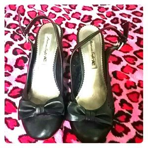 ?Adorable Black BowTie Heels!