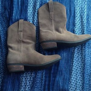 American Eagle Suede Boots 8